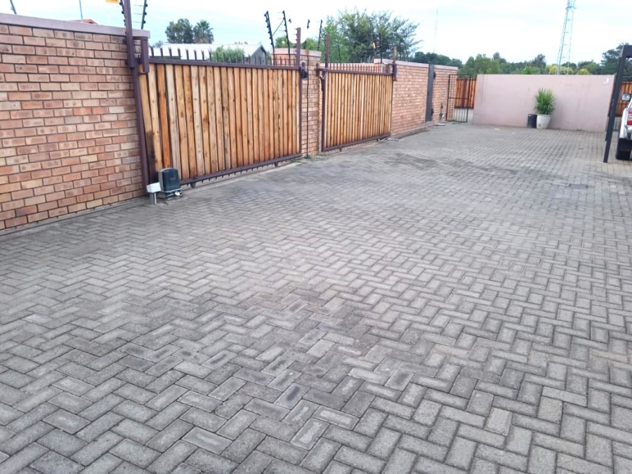 2 Bedroom Property for Sale in Pellissier Free State